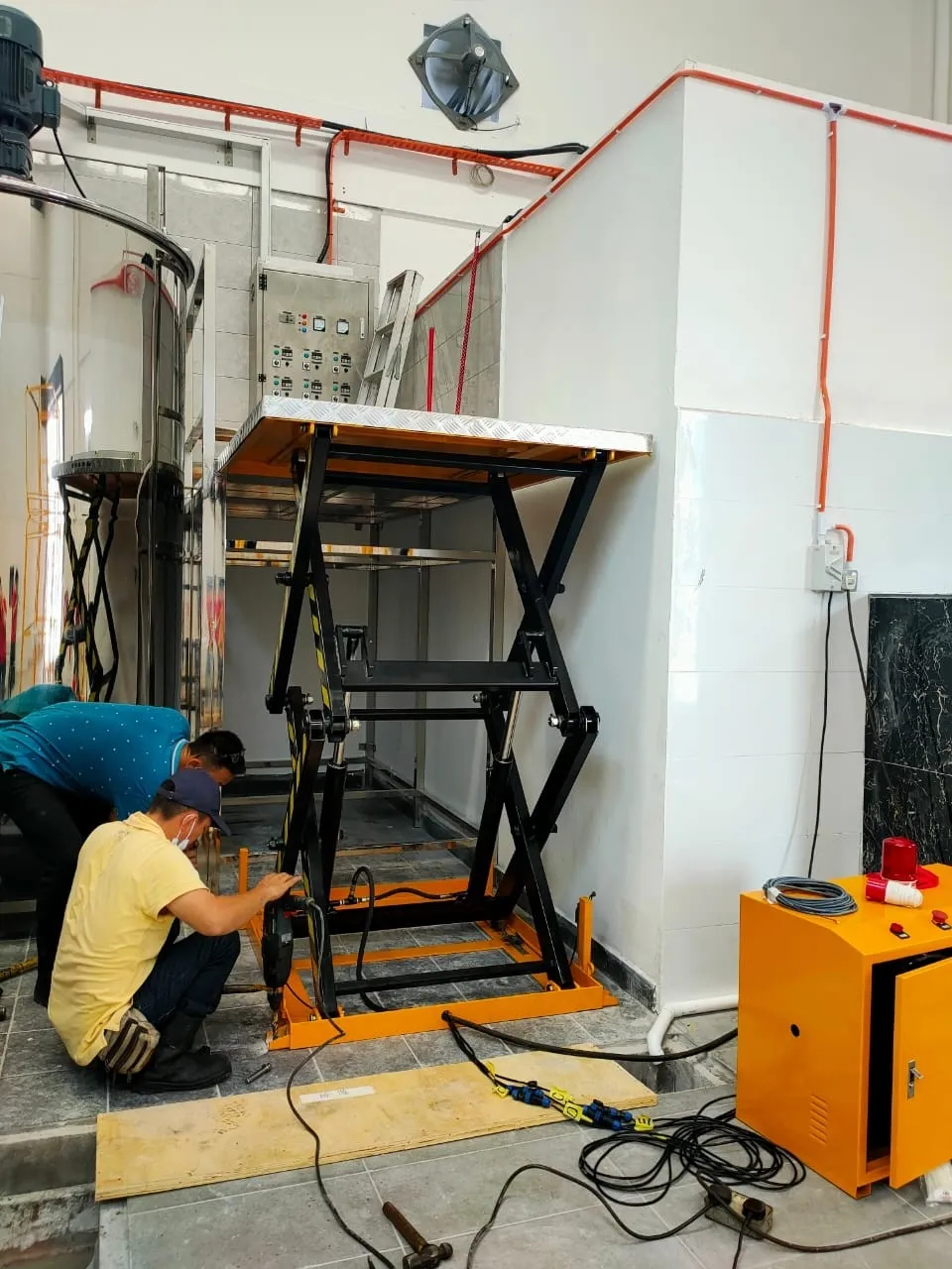 Stationary Scissor Lift